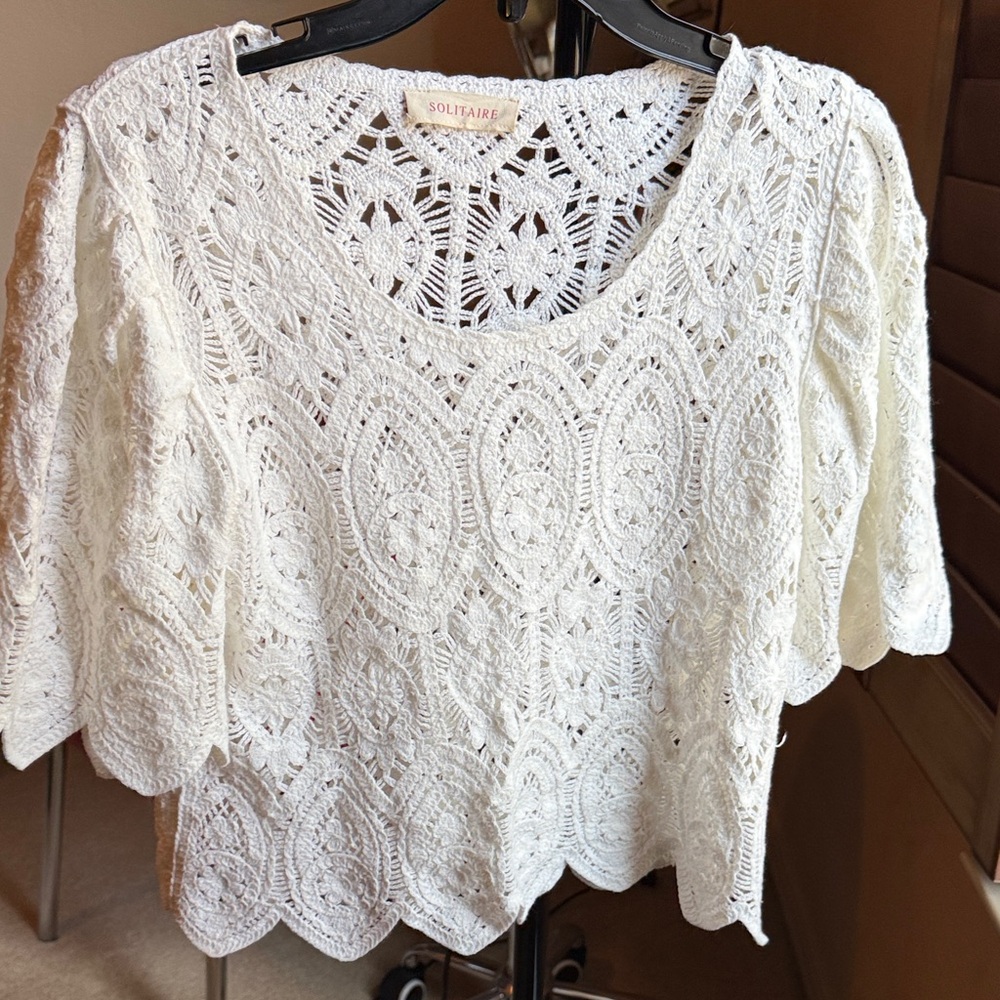 Solitaire White Lace Blouse - Picture 2 of 3